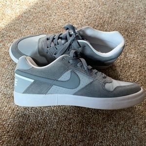 Nike men’s gray delta force size 9.5